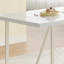 Ensemble de table de salle à manger en panneau de fibres à densité moyenne avec chaises sans accoudoirs. Le dossier de la chaise de salle à manger est conçu avec de multiples rayures verticales. Ajoutant une atmosphère chaleureuse à votre famille.-670866694
