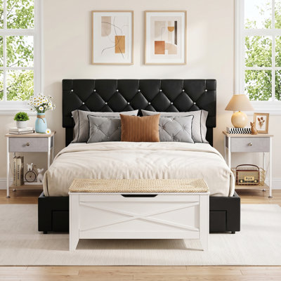 Ensemble de chambre à coucher moderne de 4, base de lit plateforme tapissée noire avec 2 tables de chevet en métal et banc de rangement à plateau relevable en bois, ensemble de mobilier de chambre complet