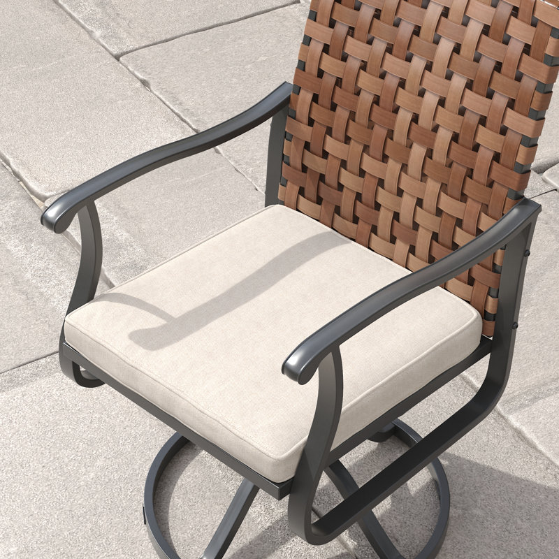 Chaise de patio pivotante en osier