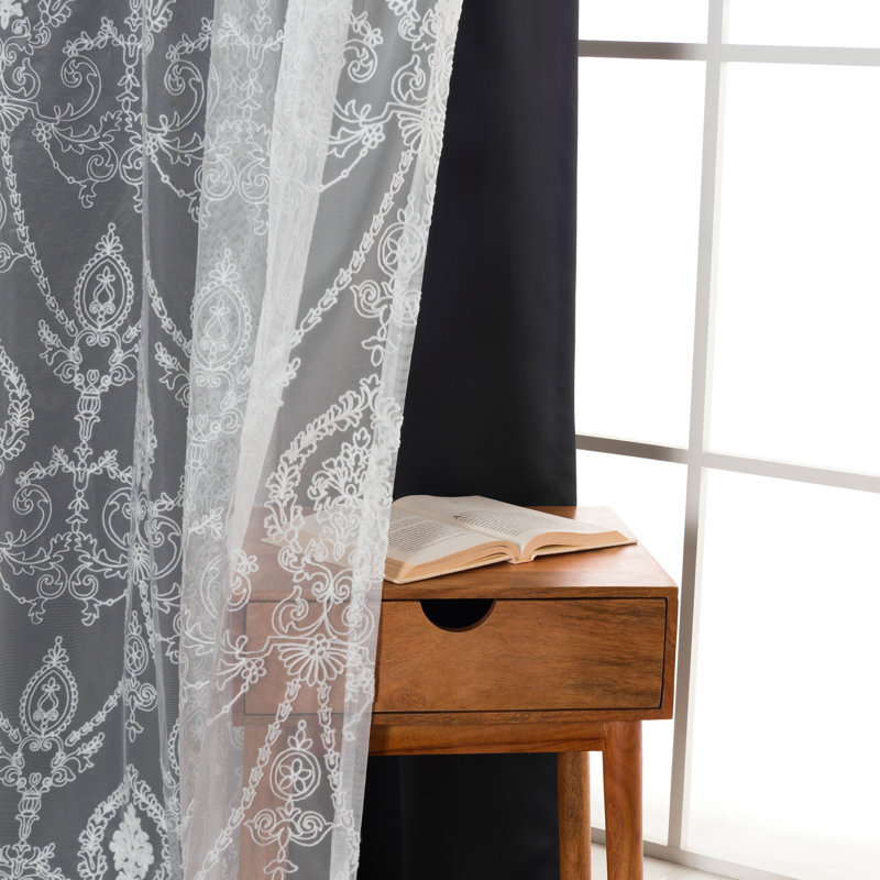 Paire de rideaux transparents avec œillets Portishead, L 52 po x L 96 po, Gris foncé