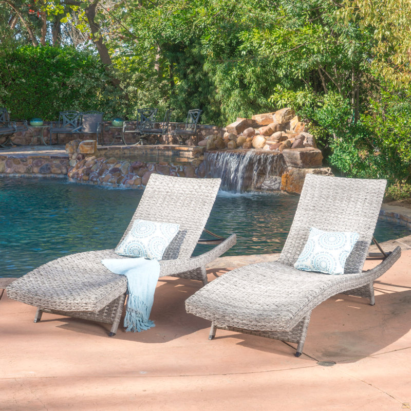 Wicker Chaise Lounge