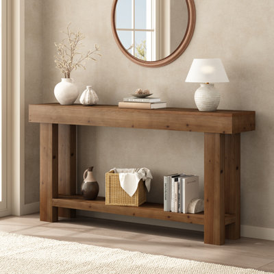 Console en bois de sapin massif de 63 po avec tablette de rangement Danard, brun rustique, texture gaufrée, pieds robustes, assemblage rapide