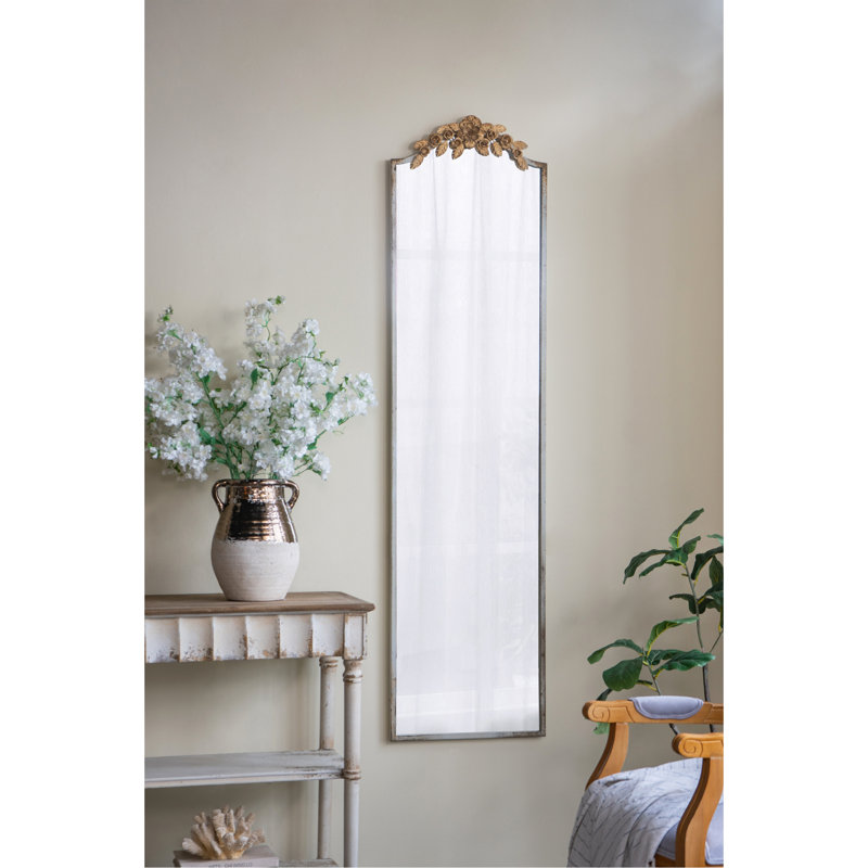 Grand miroir rectangulaire 18,1 x 1,6 x 70,9 po avec cadre ivoire délavé et couronne florale dorée