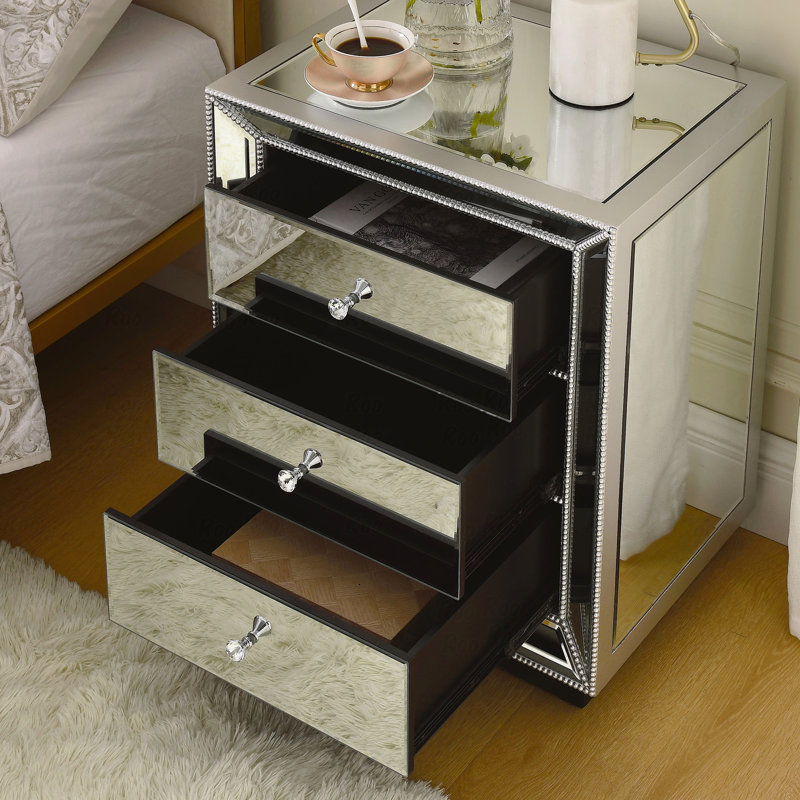 Armoire à trois tiroirs