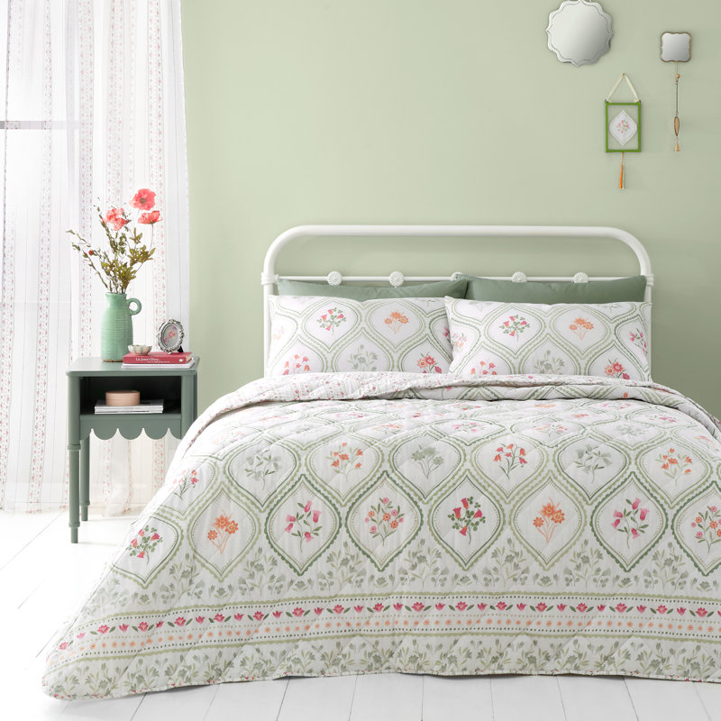 Cameo Floral Reversible Bedspread