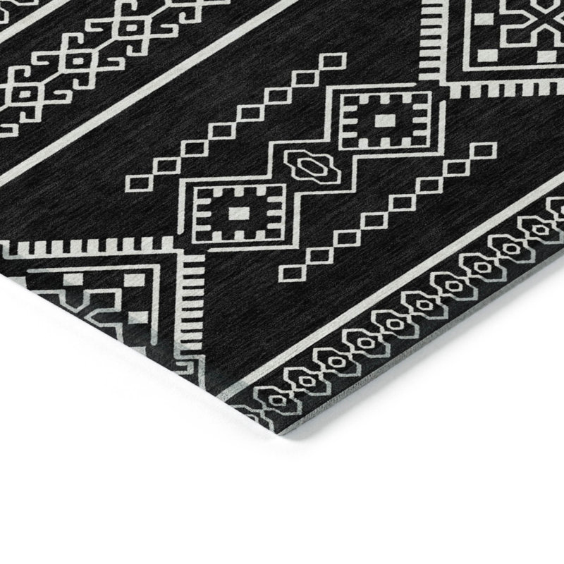 Tapis intérieur et extérieur lavable 5 pi x 8 pi noir et ivoire Southwestern