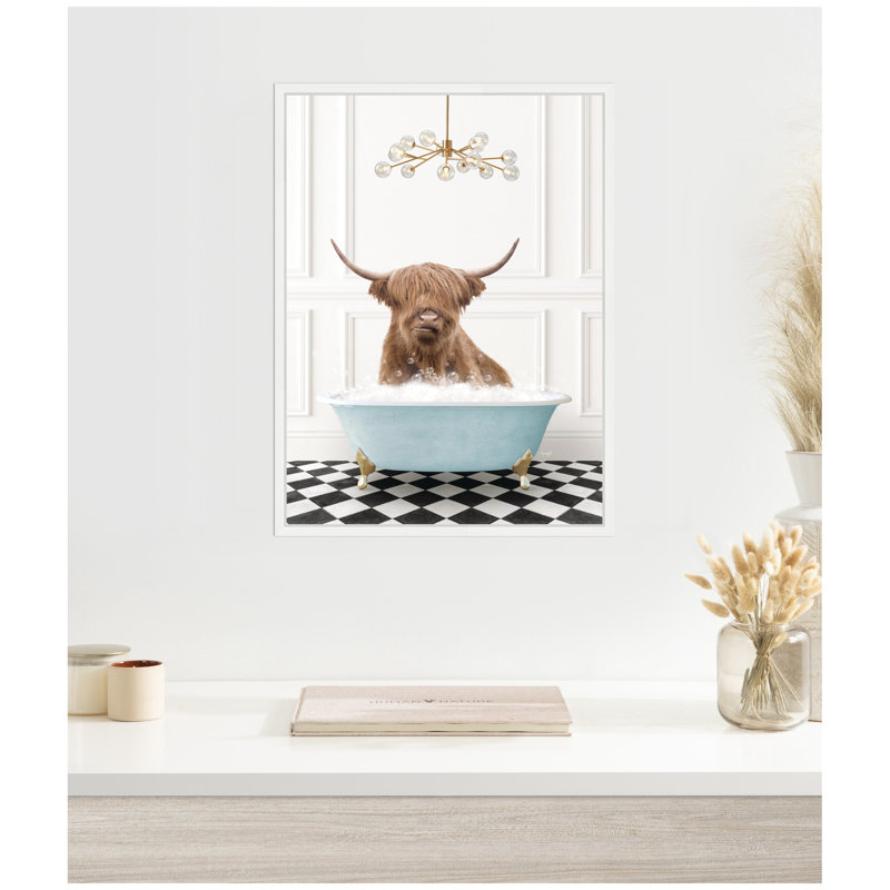 «Highland Cow in Blue Bathaign on Checker Floor» par Amy Peterson, reproduction d'art sur toile encadrée