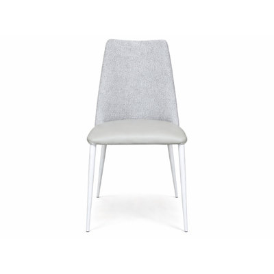 Chaise Clavene en cuir et coton.