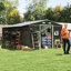 Remise de rangement extérieure 10 pi x 12 pi, très grande remise en métal pour la cour, le patio et le jardin, portes coulissantes lisses, conception à deux zones pour garder les bûches sèches, fenêtres à 4 panneaux, acier galvanisé résistant aux intempéries, gris