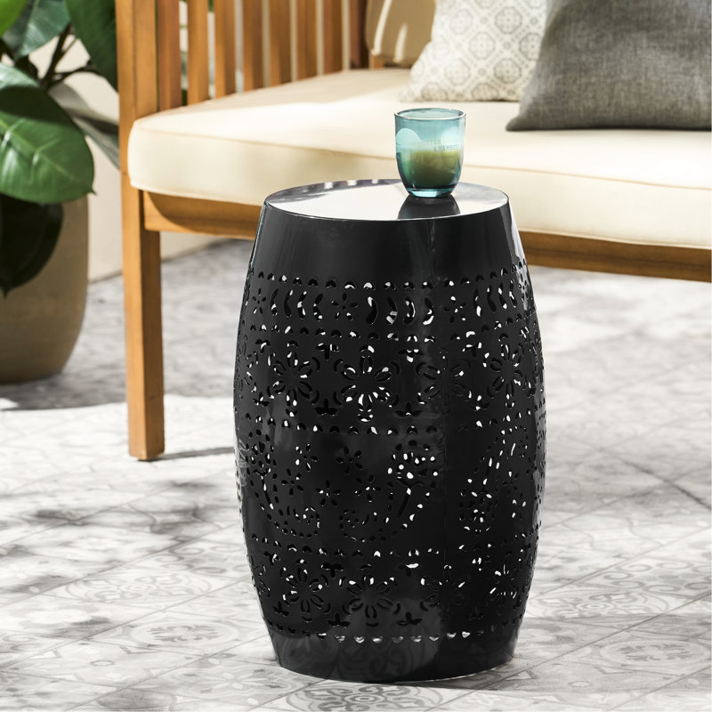 Table d'appoint en métal ajouré noir, sans assemblage, style transitionnel, idéale pour patio, jardin ou terrasse.