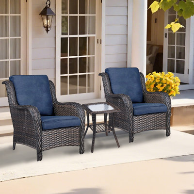 Ensemble de conversation d'extérieur en osier pour 2 personnes avec table à thé et chaises d'appoint (base brun foncé + coussin bleu marine)