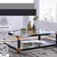 Table basse contemporaine à tablette en verre avec design épuré et pratique en métal blanc brossé