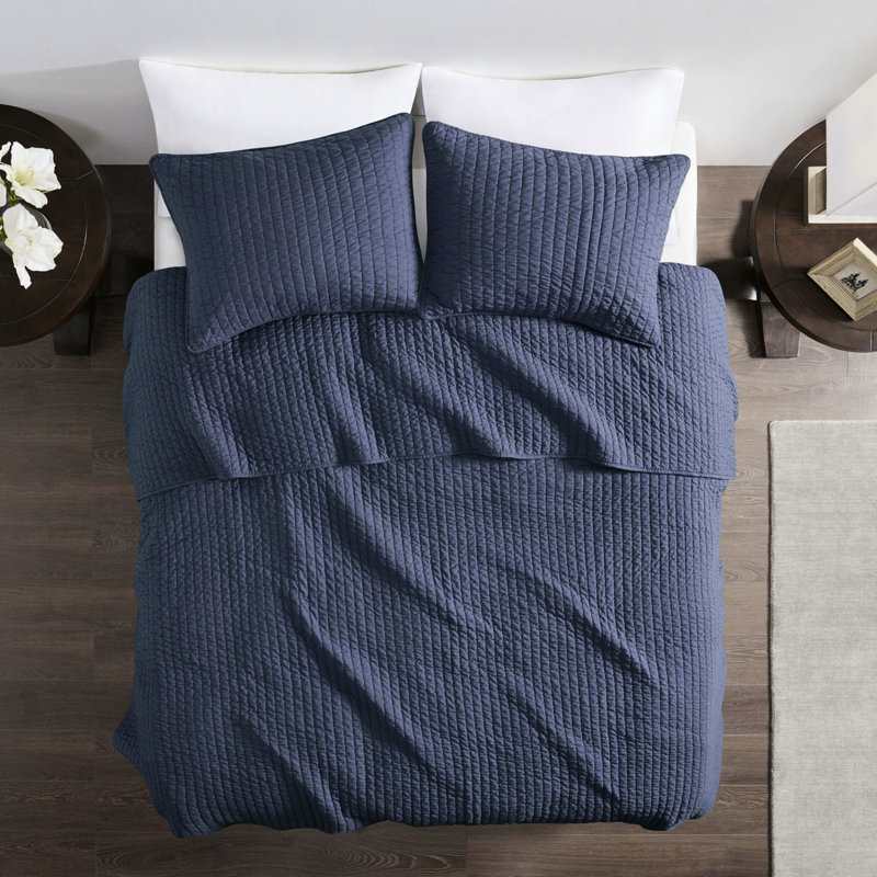 Courtepointe double / grand bleu marine - Microfibre, rembourrage en coton, réversible, réduit la croissance de la literie La microfibre réversible maintient l'hygiène et la fraîcheur