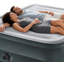 Grand matelas pneumatique 22 po avec pompe intégrée - Lit gonflable surélevé pour le voyage et le camping, supporte 600 lb