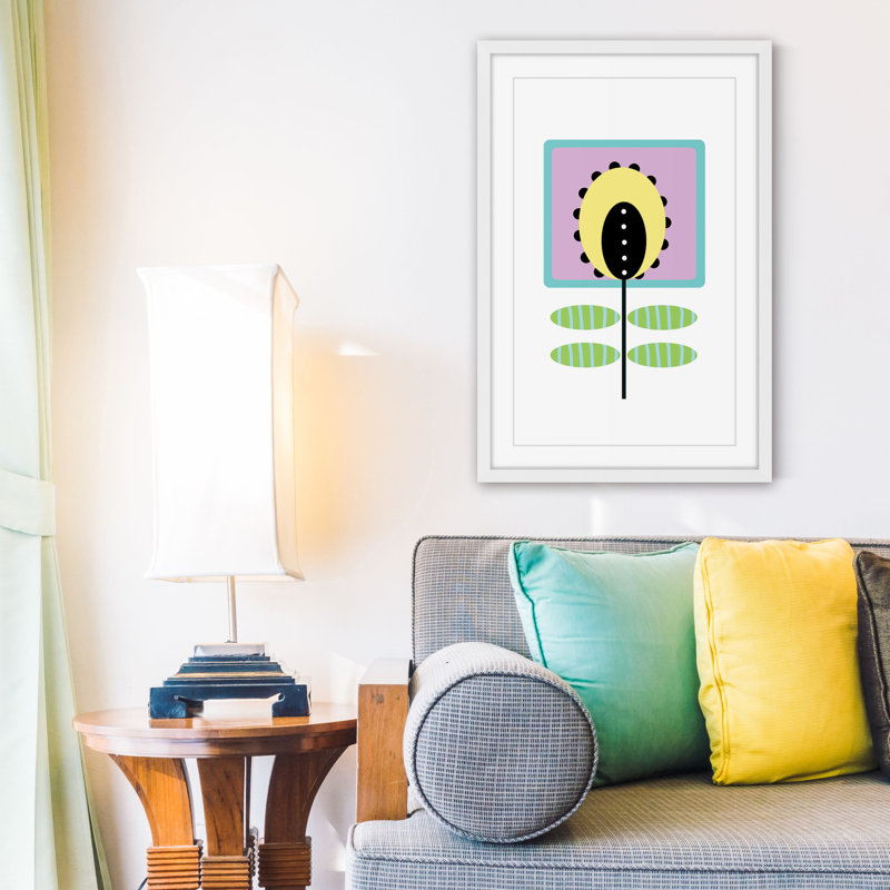 «Yellow Bud» par Katarina Snygg, reproduction encadrée, H 45 po x l 30 po x P 1,5 po