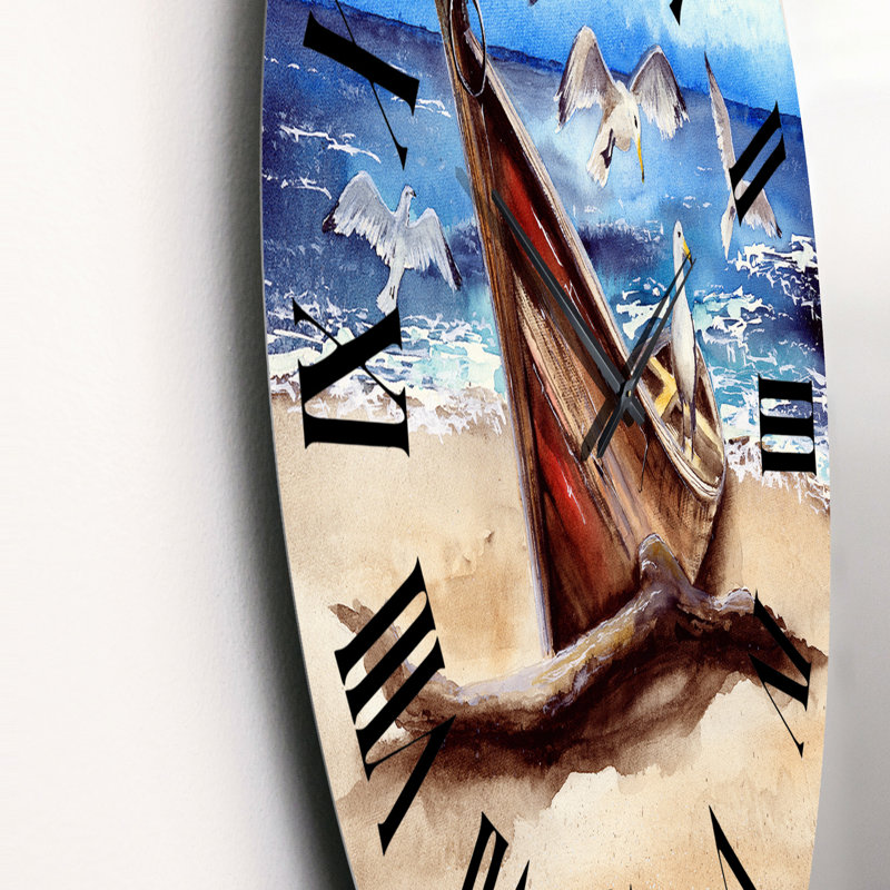 Un vieux bateau de pêche sur la plage de sable - horloge murale nautique et côtière, Moyen