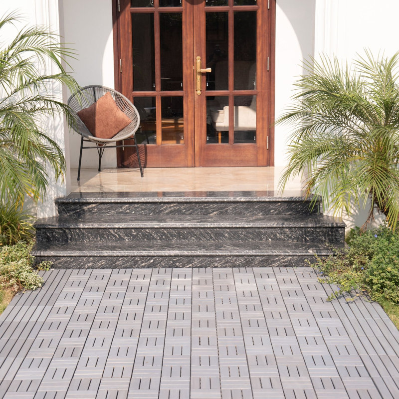 Ensemble de tuiles de terrasse emboîtables en bois gris clair Shemari 12 po x 12 po