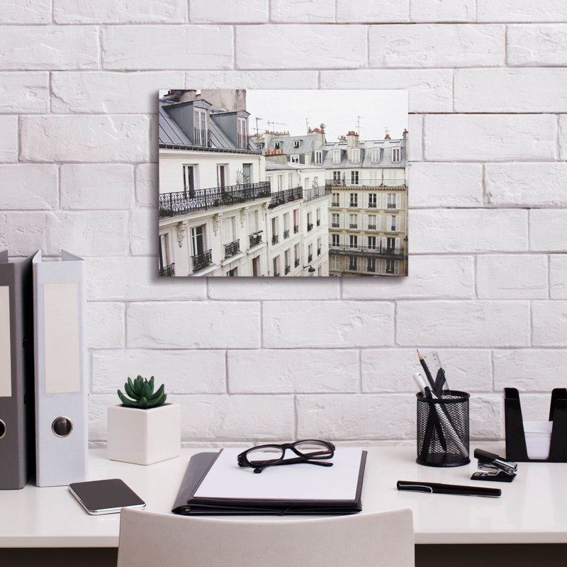 «Mithat Montmartre» par Lupen Grainne, H 12 po x l 16 po x P 0,75 po