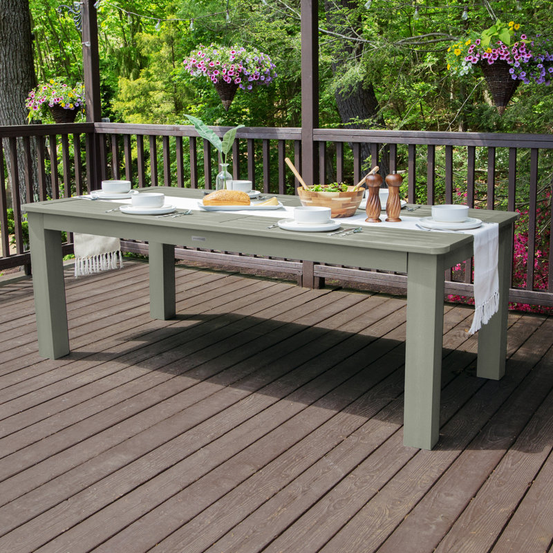 Table de salle à manger en plastique Highsmith, H 30 po x l 42 po x P 84 po, Eucalyptus