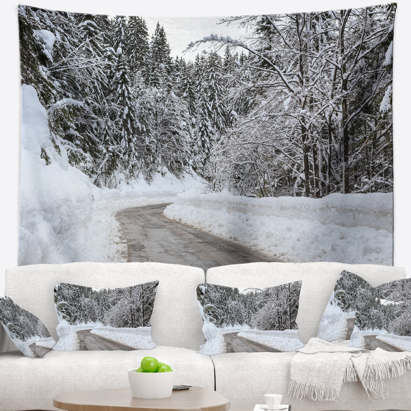 Paysage, route d'hiver brumeuse en tapisserie slovène, H 32 po x l 39 po