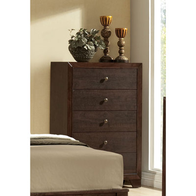 Commode à cinq tiroirs