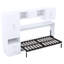 Lit simple blanc avec tablettes ouvertes et tiroirs, garde-robe et table encastrés
