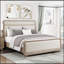 Grand lit moderne au design naturel et élégant avec revêtement en chenille beige, parfait pour les chambres élégantes et confortables