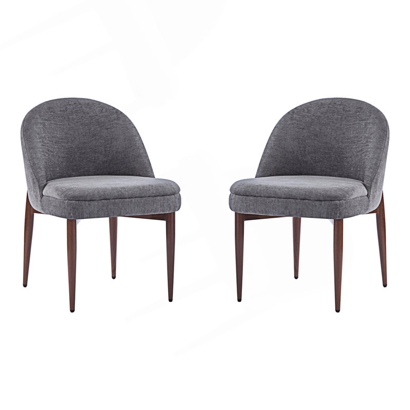 Chaise rembourrée en fer avec design ergonomique