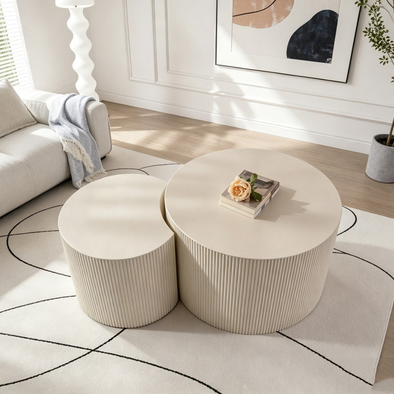 Table basse ronde en forme d'olive avec un relief artisanal, Beige / Crème