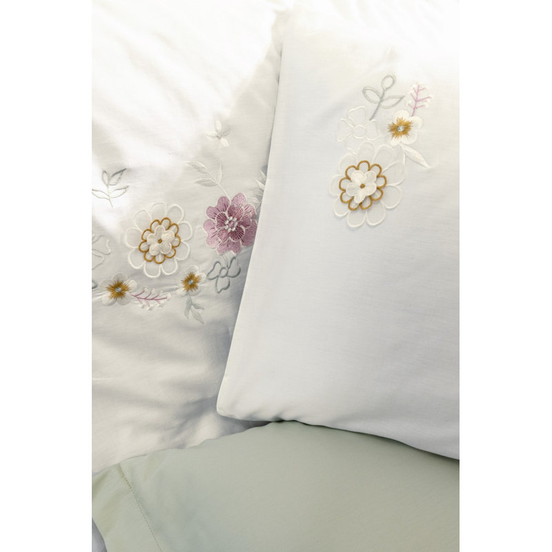 Ensemble de housse de couette double Luxury Satin, couleur menthe, 79 po x 87 po | 100% satin de coton, brodé, densité de tissage de 211 fils | Comprend une housse de couette, un drap plat et 4 taies d'oreiller | Lavable à la machine, élégant et doux au toucher
