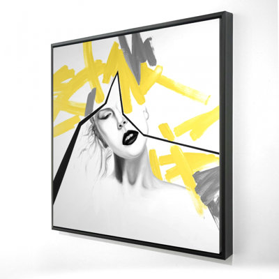 «Woman With Yellow Line» sur