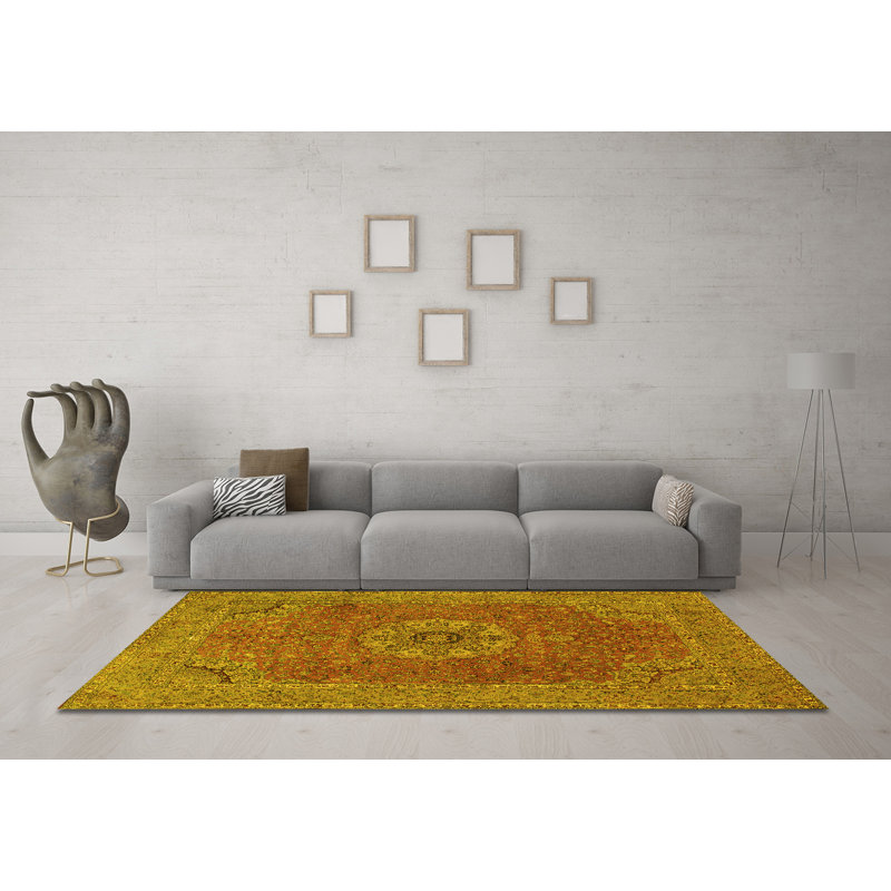 Tapis jaune en chenille tissé à la machine Mitchael, Carré 3 pi