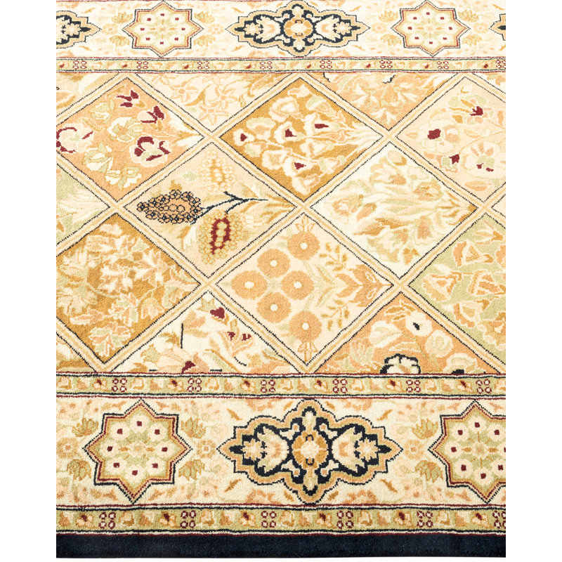 Classic One-of-a-Kind 2'8" X 4'1" Hand Knotted Area Rug