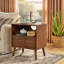 Table de chevet cannelée de style Mid-Century avec station de charge, ports USB et trou de prise