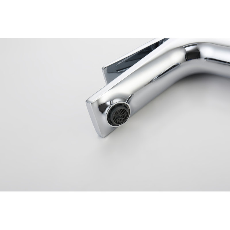 Robinet de salle de bain chromé à poignée simple avec débit de 9 L / min, fabrication en zinc, installation facile et aérateur Soft-Touch