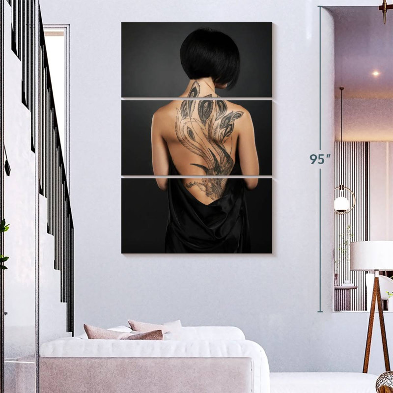 Senne se fait tatouer le dos, H 38 po x l 24 po