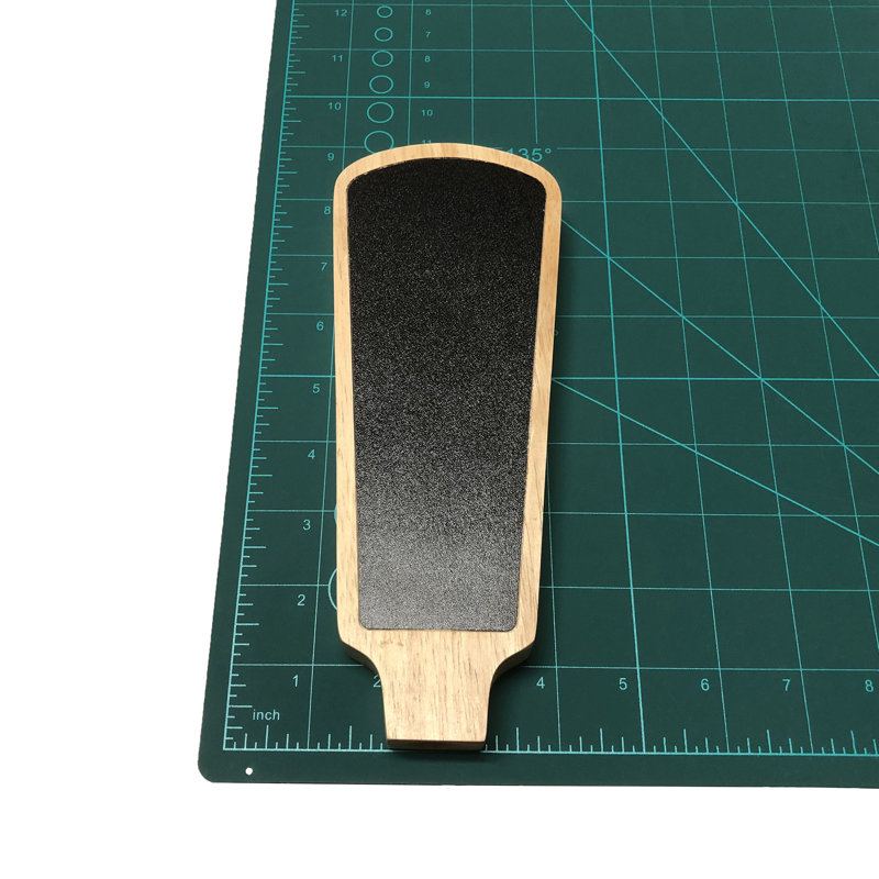 Mini-robinet à bière en bois Abubakar Fixturedisplay avec deux petits tableaux noirs