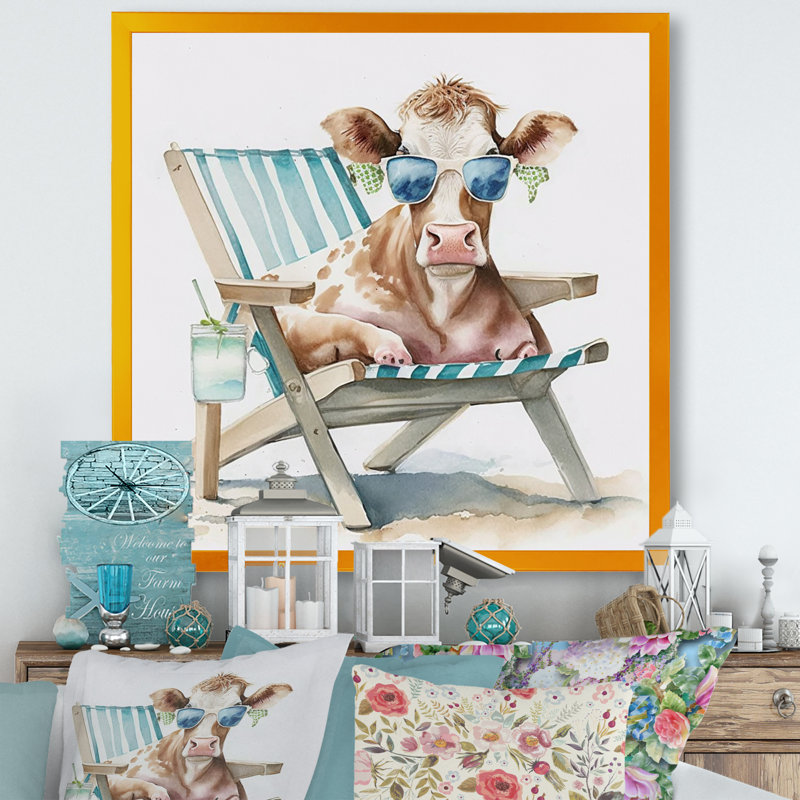Vache se prélassant avec lunettes de soleil I - reproduction sur toile, H 36 po x l 36 po, Cadre flottant brun