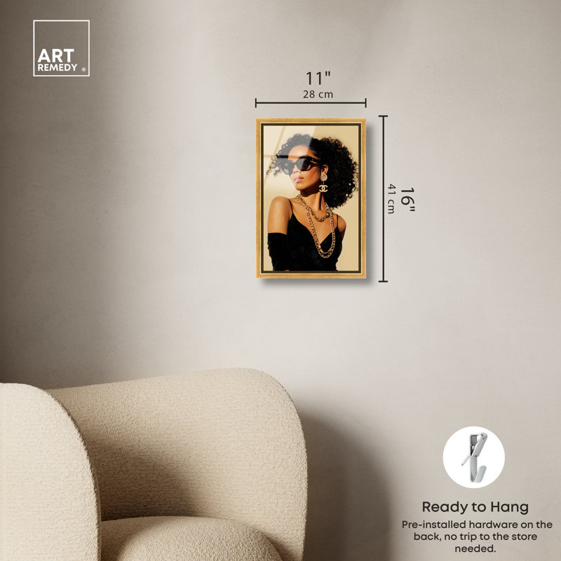 «Radiant in Her Glam», impression sur toile encadrée par Art Remedy, cadre doré, 10 x 15, H 16 po x l 11 po, Encadrement doré