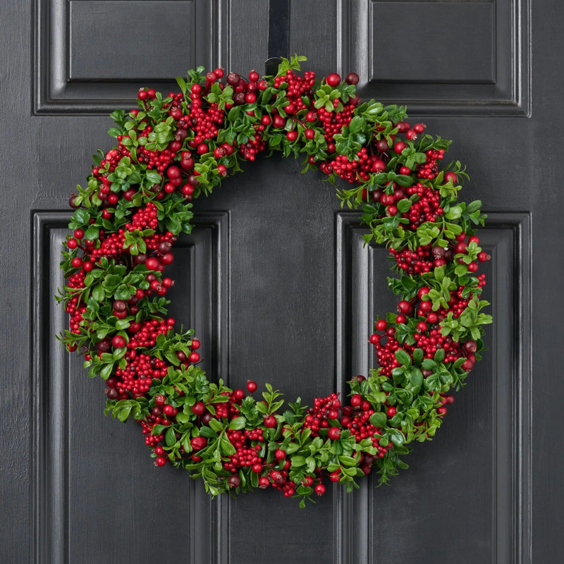 Couronne de Noël en buis vert et baies rouges mélangées 16 po