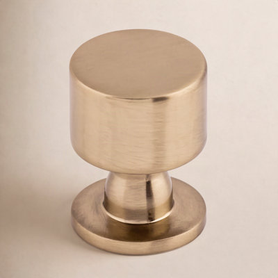 Lily Round Knob