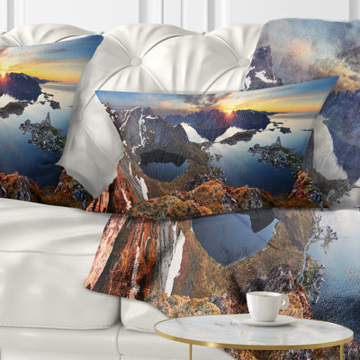 Coussin de charpente en bois de soleil à rocky à rocky landscape