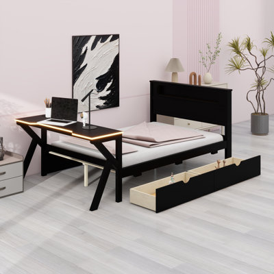 Lit plateforme en bois avec tête de lit à DEL