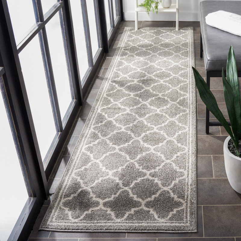 Tapis géométrique Ammundsen, Tapis de couloir 2 pi 3 po x 9 pi, Gris foncé / beige
