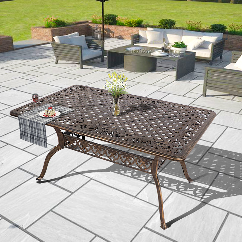 Tables de patio Marmillion pour six personnes
