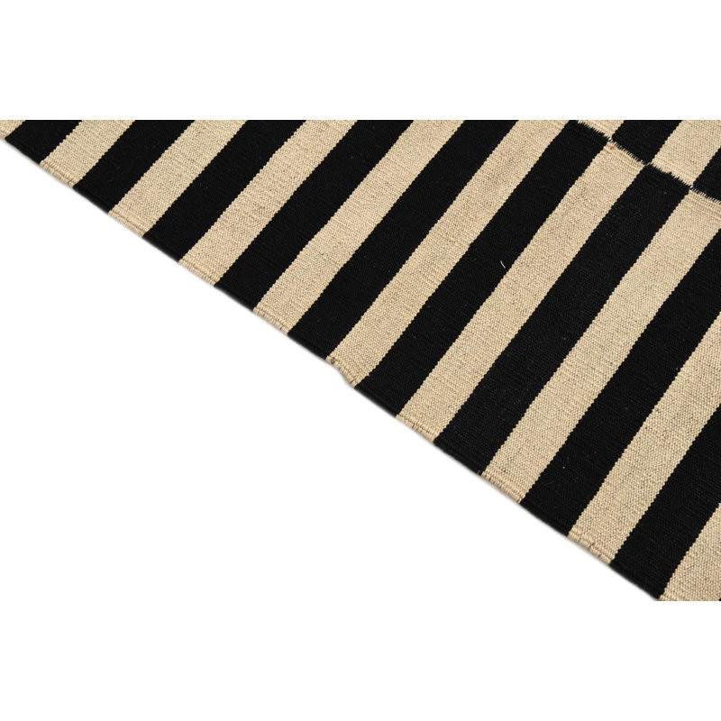 Tapis noir et blanc 5 Pinkerton
