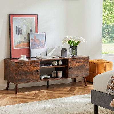 Peut accueillir un téléviseur de 60 po, une console multimédia de salon / chambre à coucher, des tablettes réglables et 2 armoires de rangement
