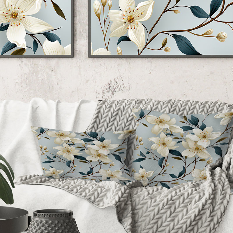 Coussin Subtle Whispers II - imprimé floral, H 16 po x l 16 po