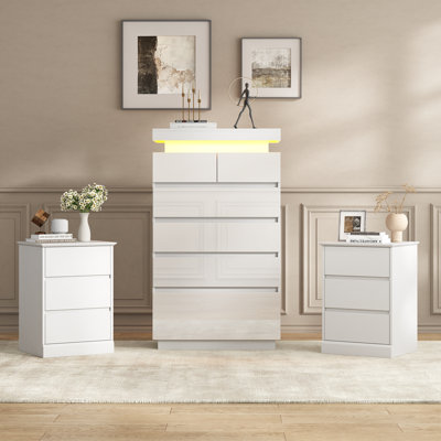 Ensemble de rangement moderne de 3 pièces pour chambre à coucher avec commode haute éclairée par DEL et 2 tables de chevet avec chargeur