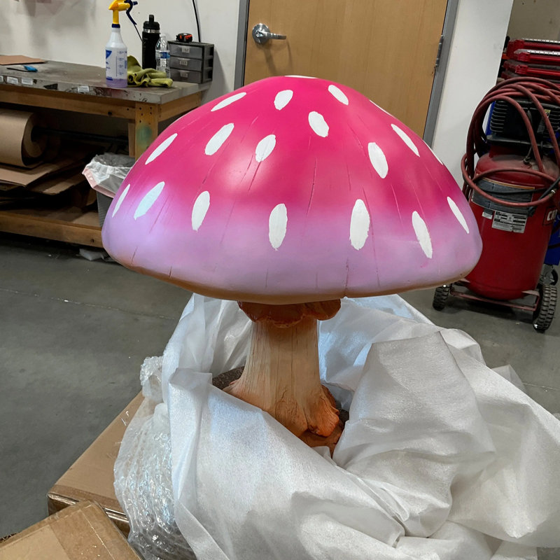 Statue de petit champignon surdimensionné, Blanc / gris / jaune / mauve / brun clair